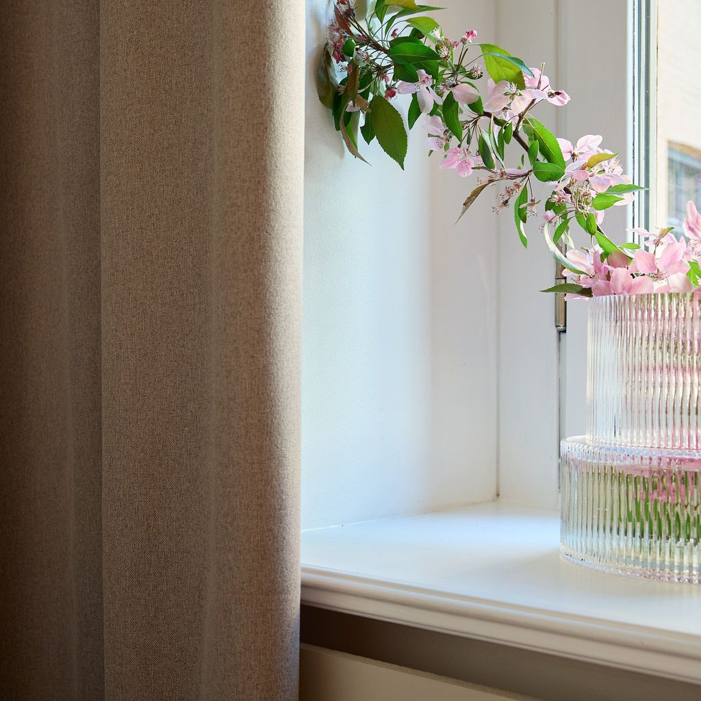 Brun mörkläggningsgardin