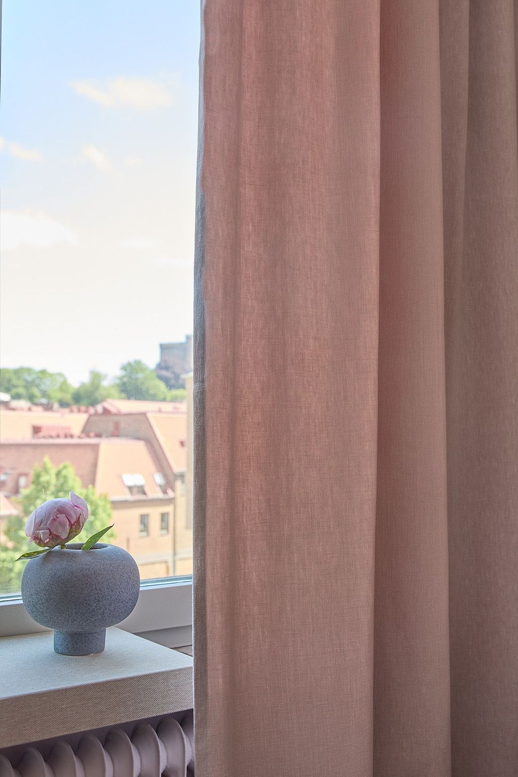 Pink curtain in a cotton blend
