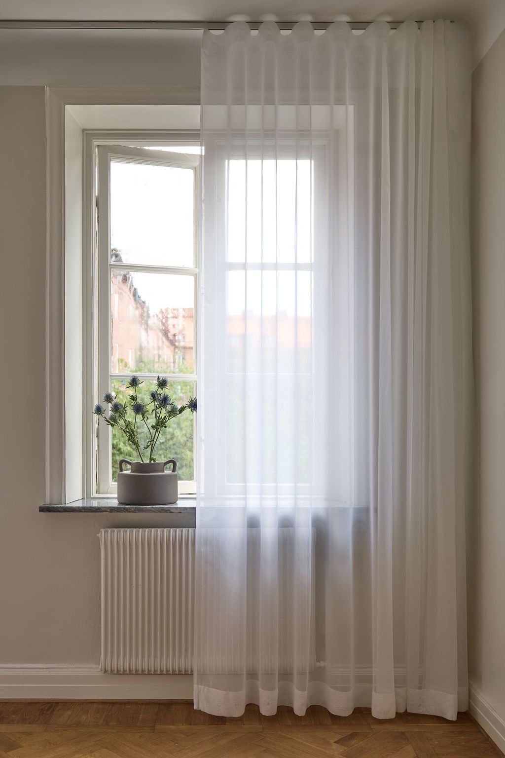 Hvidt klassisk hotelgardin