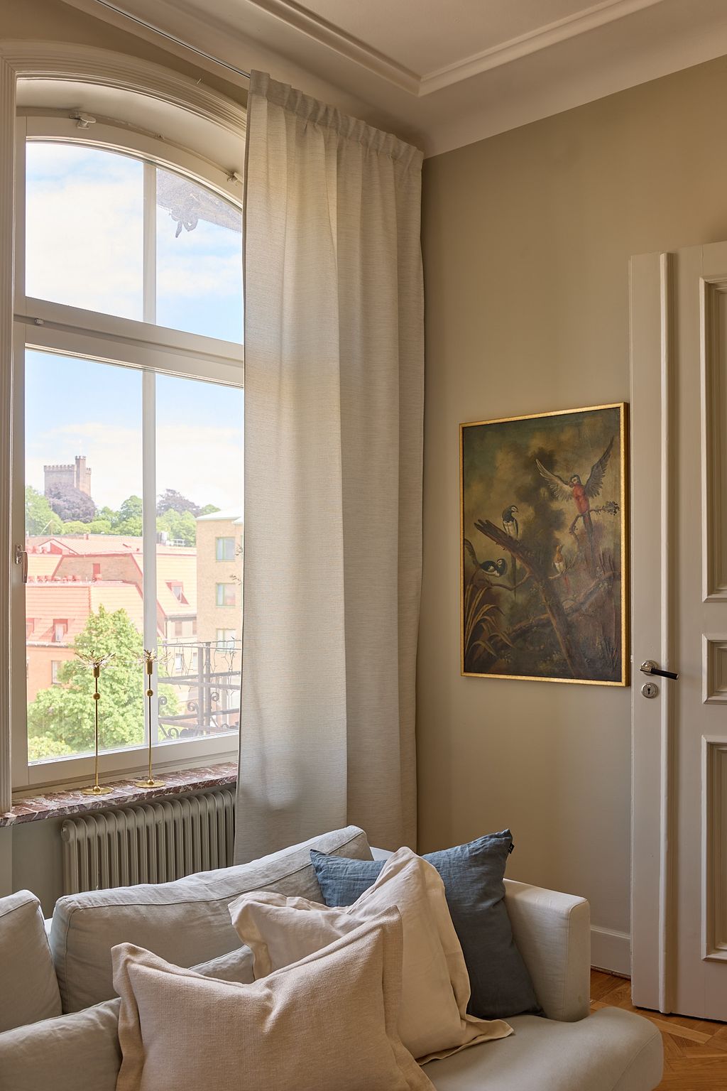 Sølvhvidt gardin med glans
